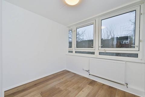 2 bedroom flat to rent, Six Acres Estate, London, N4 3PF, Finsbury Park, London, N4