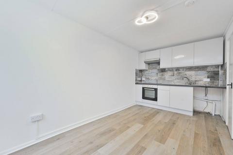 2 bedroom flat to rent, Six Acres Estate, London, N4 3PF, Finsbury Park, London, N4