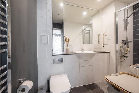 Studio to rent, Homerton Road, Hackney, London, E9