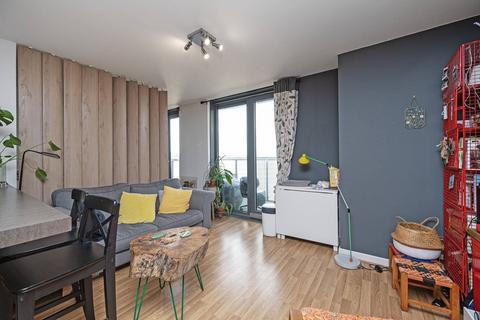 Studio to rent, Homerton Road, Hackney, London, E9