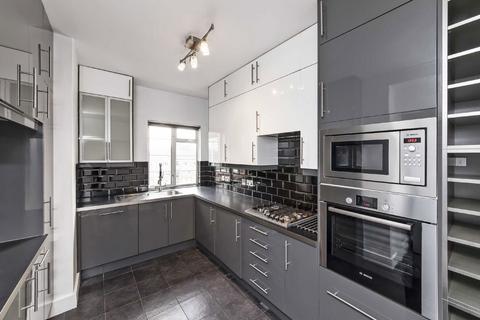 3 bedroom flat to rent, Barons Keep, London W14