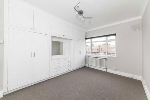 3 bedroom flat to rent, Barons Keep, London W14