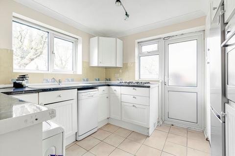 2 bedroom flat to rent, Malden Road, New Malden KT3