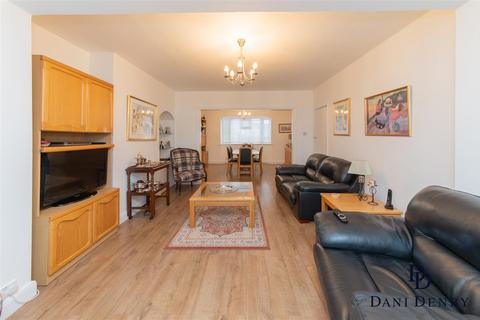 39 Broadhurst Avenue, Edgware, HA8 8TP