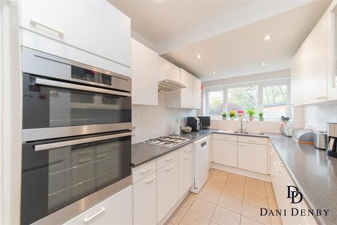39 Broadhurst Avenue, Edgware, HA8 8TP