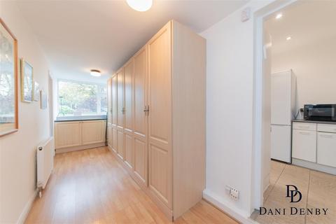 39 Broadhurst Avenue, Edgware, HA8 8TP