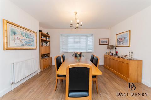 39 Broadhurst Avenue, Edgware, HA8 8TP