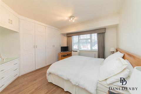 39 Broadhurst Avenue, Edgware, HA8 8TP