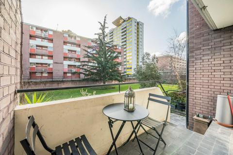 2 bedroom flat to rent, Golden Lane Estate, London EC1Y