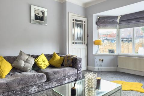 3 bedroom terraced house for sale, Well Grove, Hove Edge, HD6 2LT