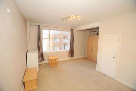 Studio to rent, Hamlet Gardens, London, W6 0RN