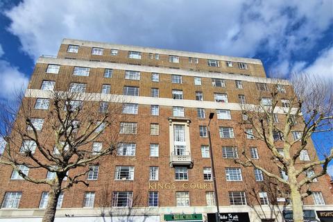 Studio to rent, Hamlet Gardens, London, W6 0RN