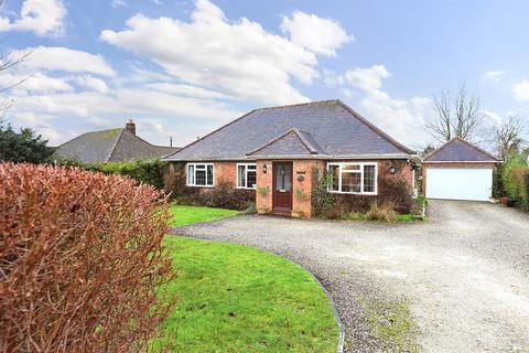 2 bedroom detached bungalow for sale, Byfleet Avenue, Basingstoke RG24