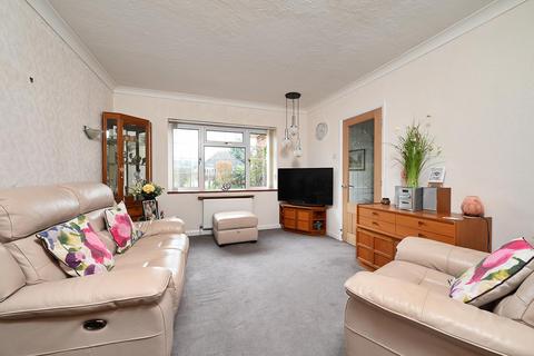 2 bedroom detached bungalow for sale, Byfleet Avenue, Basingstoke RG24