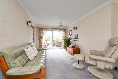 2 bedroom detached bungalow for sale, Byfleet Avenue, Basingstoke RG24