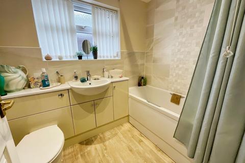 2 bedroom semi-detached bungalow for sale, Meriden Close, Stourbridge DY8