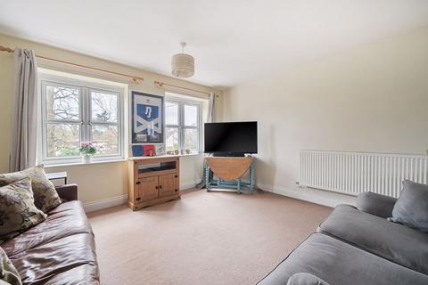 2 bedroom apartment to rent, Reris Grange Close, Godalming GU8