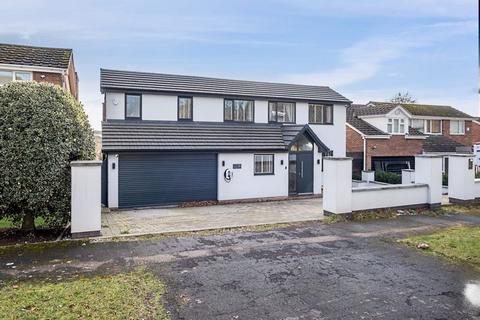 4 bedroom detached house for sale, Wentworth Drive, Lichfield, WS14 9HN