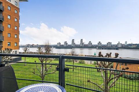 2 bedroom apartment for sale, Fishguard Way, Galleons Lock, E16