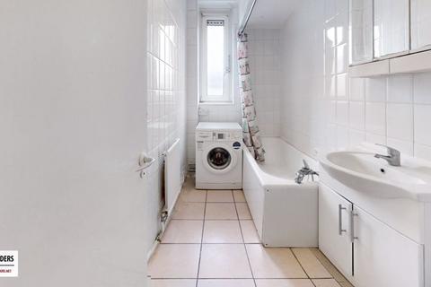 1 bedroom apartment for sale, St Martins Court, De Beauvoir, N1