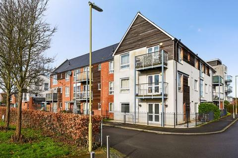 2 bedroom apartment for sale, Edmund Court, Basingstoke RG24