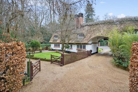 3 bedroom detached house to rent, Nightingales Lane, Chalfont St. Giles HP8