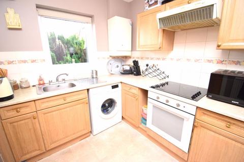 3 bedroom semi-detached house to rent, Sudbrook Close, Lowton, Warrington