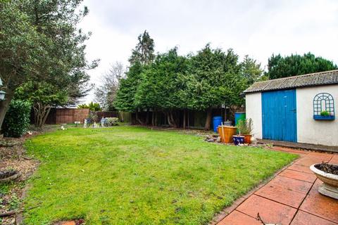 2 bedroom bungalow for sale, Hollybush Avenue, St Albans