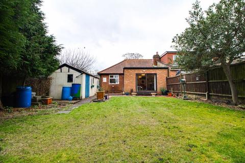 2 bedroom bungalow for sale, Hollybush Avenue, St Albans