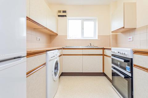 1 bedroom apartment to rent, Kingfisher Court, Dorking RH4