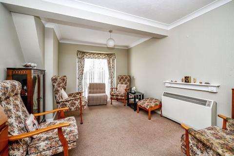 2 bedroom retirement property for sale, 1 Warwick Avenue, Bedford MK40