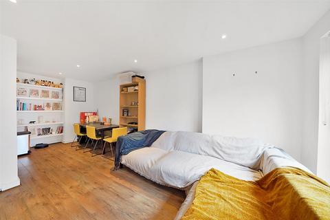 2 bedroom apartment for sale, Westgate Apartments, Royal Victoria Dock, E16