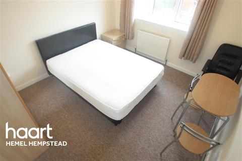 1 Bed Flats To Rent In Bennetts End Apartments Flats To