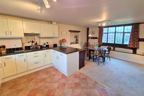 3 bedroom semi-detached house for sale, Ivington Court, Leominster, HR6 0JW