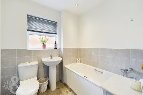 3 bedroom terraced house for sale, Fairway, Queens Hill, Norwich