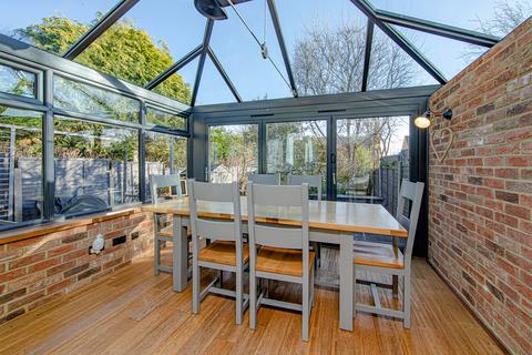 4 bedroom semi-detached house for sale, The Chase, Rayleigh, SS6