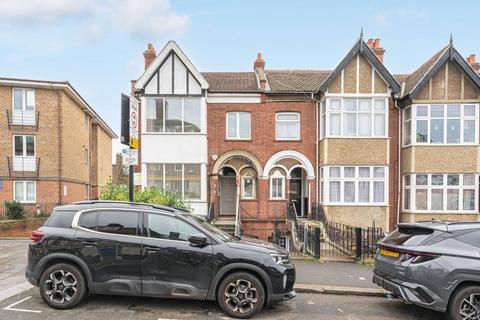 2 bedroom flat for sale, Babington Road, Streatham, London, SW16