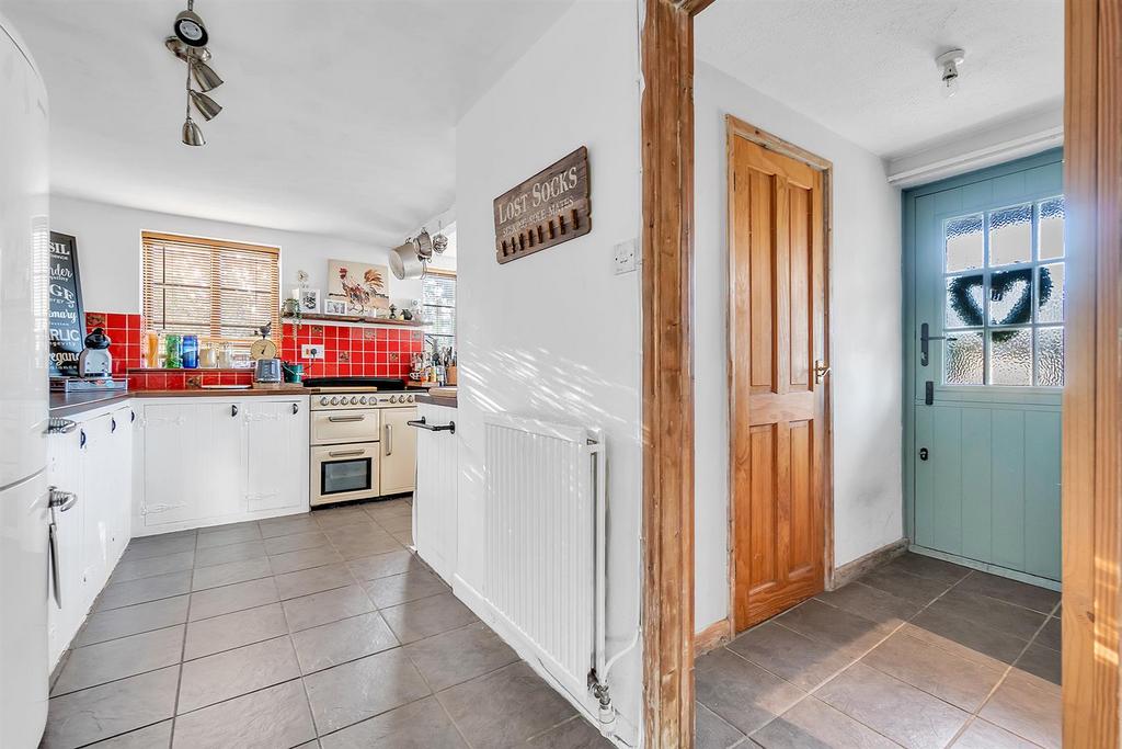 Kitchen/ Entrance Hall
