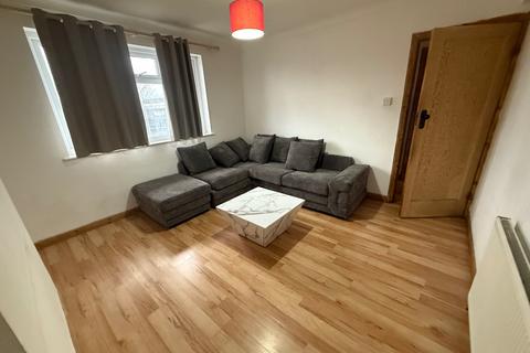 2 bedroom flat to rent, Wendover Court, Western Avenue, London