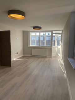 2 bedroom flat to rent, Melvin Hall, London