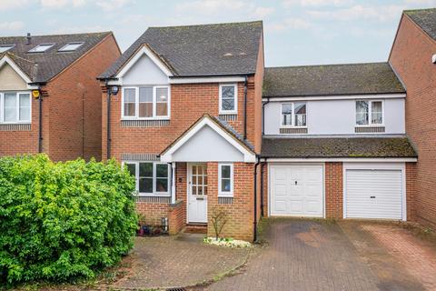 27 Orient Close, St Albans, AL1 1AJ