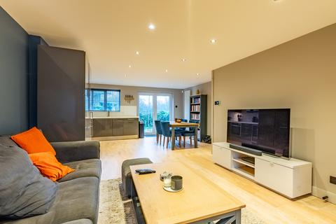 27 Orient Close, St Albans, AL1 1AJ