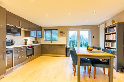 27 Orient Close, St Albans, AL1 1AJ