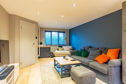 27 Orient Close, St Albans, AL1 1AJ