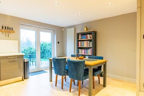 27 Orient Close, St Albans, AL1 1AJ