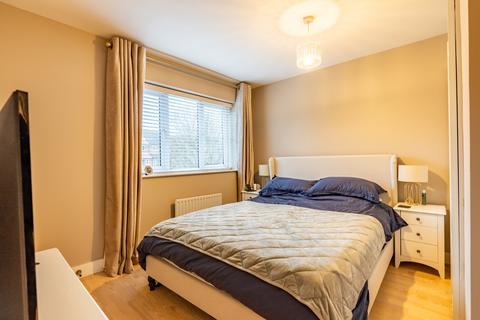 27 Orient Close, St Albans, AL1 1AJ