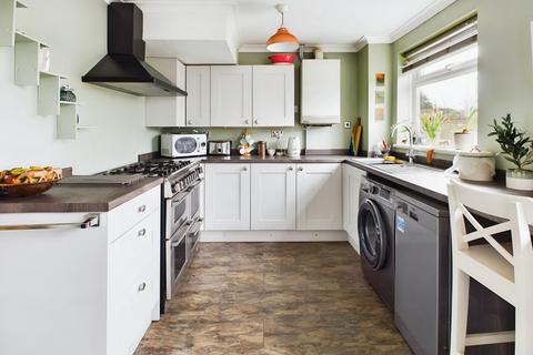 1 Bryant Gardens, Clevedon, BS21 5HD