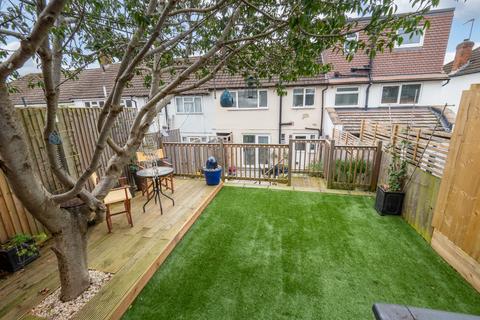38 Huntingdon Gardens, Worcester Park, KT4 8TF