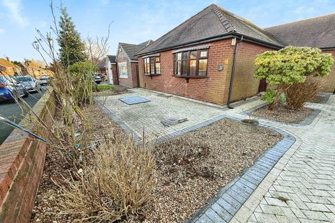 4 bedroom bungalow to rent, Wynne Grove, Manchester M34