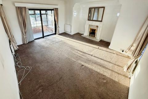 4 bedroom bungalow to rent, Wynne Grove, Manchester M34